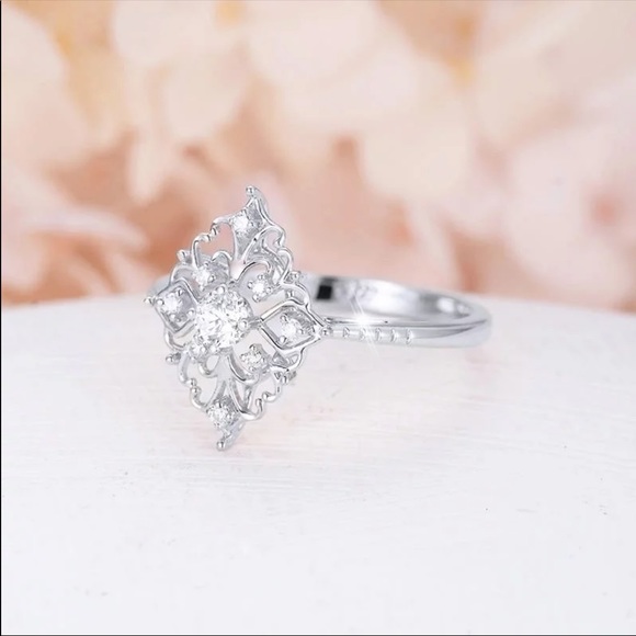 New Women’s 925 Silver Flower Cute Engagement Ring - Picture 2 of 3